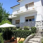 Simple Beachfront Bego בית הארחה קראליביצה