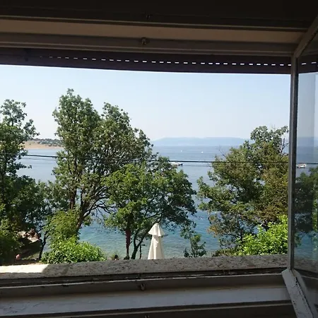 Simple Beachfront Bego