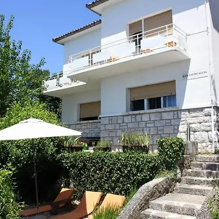 Simple Beachfront Bego Pensiune Kraljevica