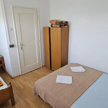 Simple Beachfront Bego Vendégház