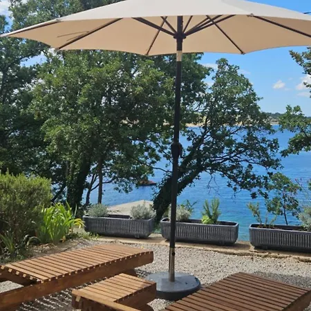 Simple Beachfront Bego Gostinjska kuća Kraljevica