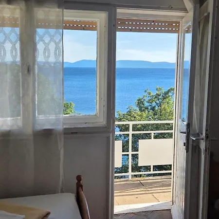 Gostinjska kuća Simple Beachfront Bego *