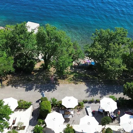Simple Beachfront Bego *