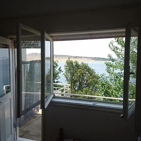 Simple Beachfront Bego 招待所 *