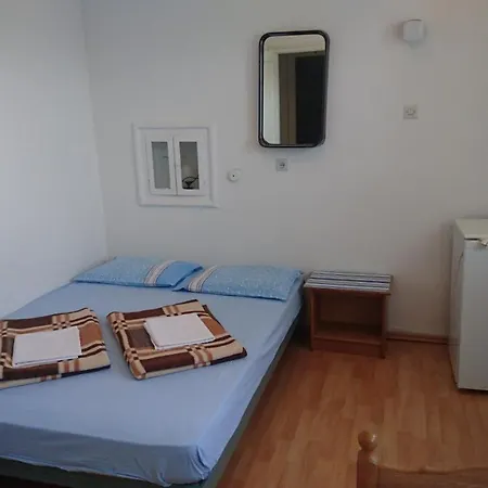 招待所 Simple Beachfront Bego