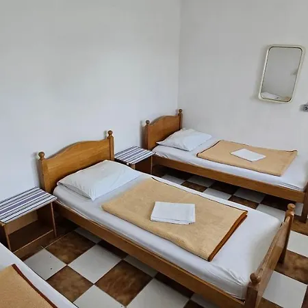 Simple Beachfront Bego بيت ضيافة *